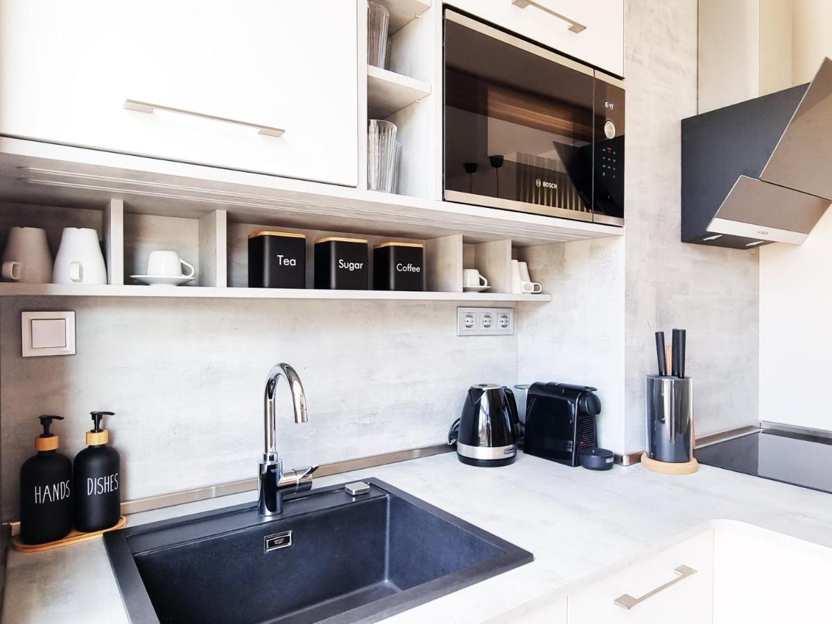 Top Center - Modern With View 소피아 외부 사진